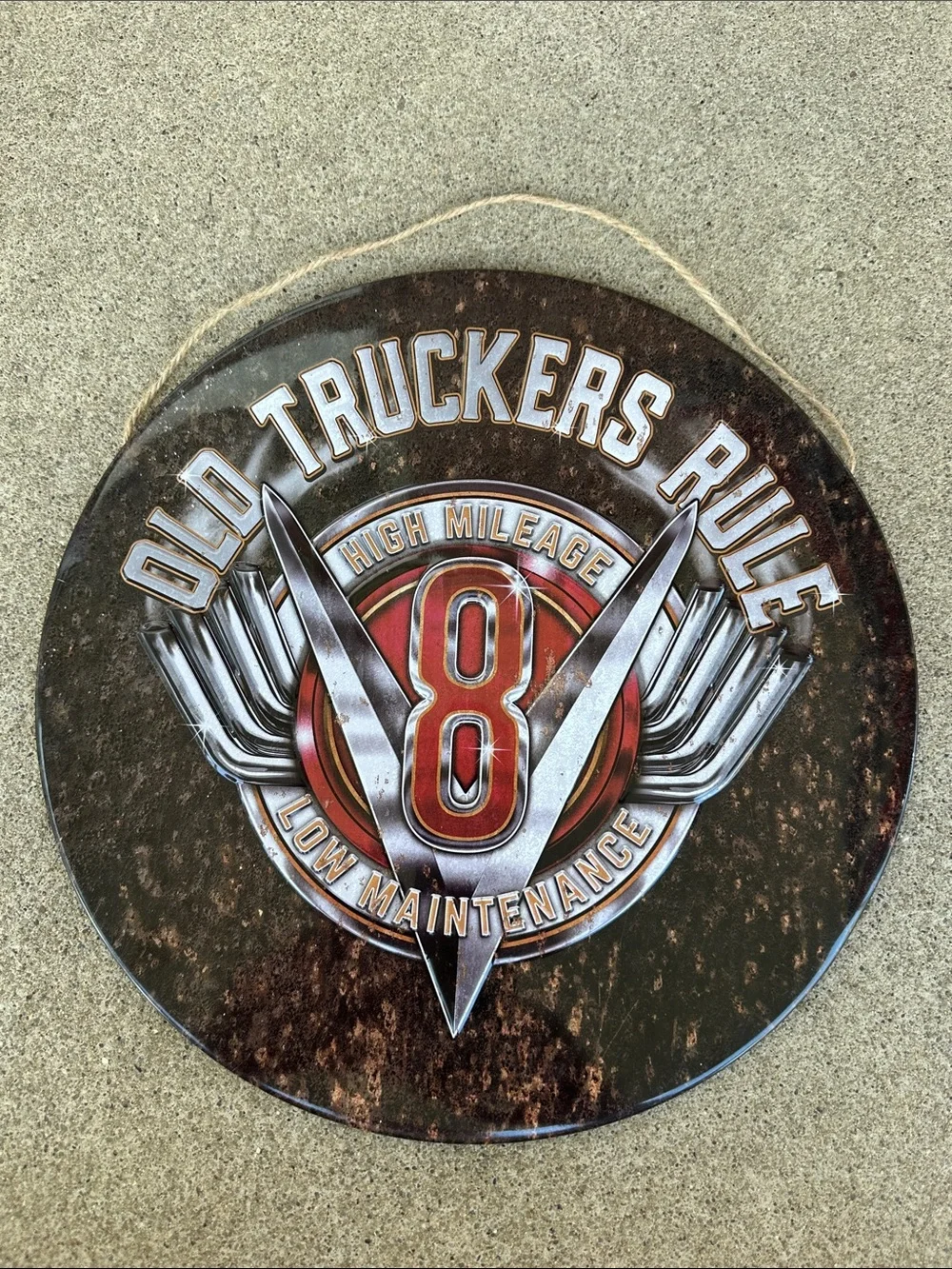 Decorative Vintage Style 'Old Truckers Rule' Round Wall Sign in Brown and Red